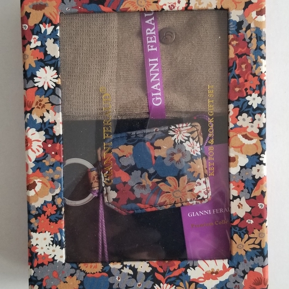 Sock and key ring - Picture 4 of 4